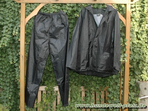 Regenanzug Schwarz mit Packtasche