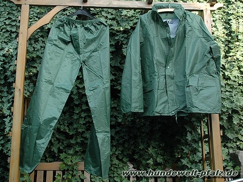 Regenanzug Oliv mit Packtasche