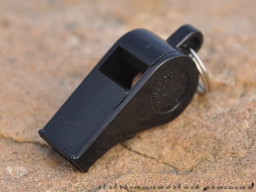 PVC Trillerpfeife 6cm, Schwarz
