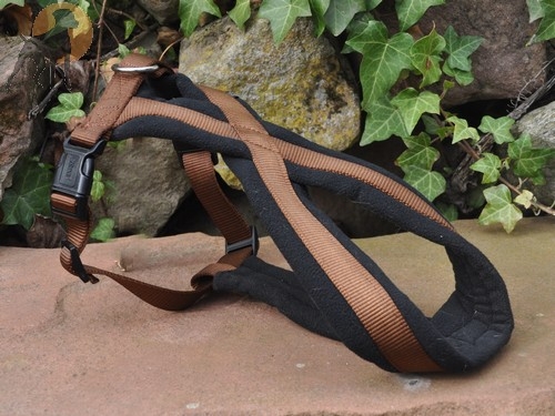 Trixie Nylongeschirr Premium, Gr. M, 45-70cm x 25mm, braun