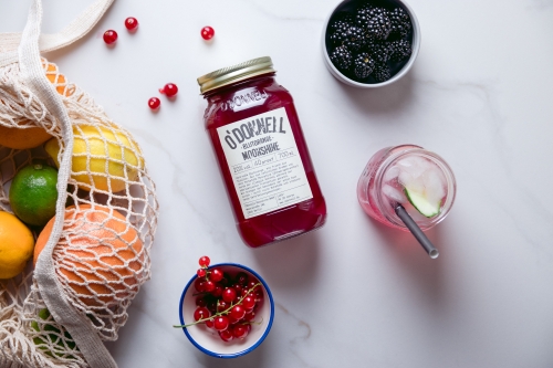 O'Donnell Moonshine Likör Blutorange (20% vol.), Starter Set mit Ausgießer, 700ml
