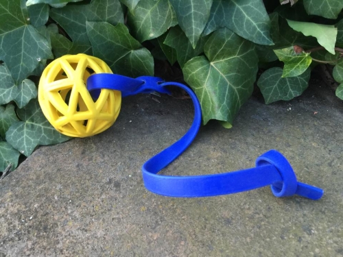 Vollgummi Gitterball 7cm mit Biothane Wurfseil