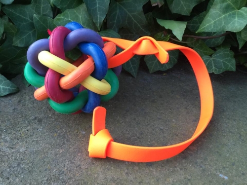 Vollgummi Knotenball 10cm mit Biothane Wurfseil